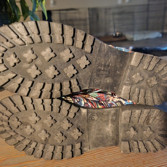 Marvel Comic print combat boots size 9. - Picture 4 of 4